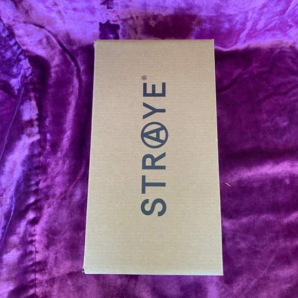 STRAYE Ventura slip-on skate shoes in Red Fuego - Picture 10 of 10